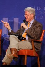 Former President Bill Clinton moderated the discussion between Natalie Portman, Mambidzeni Madzivire, BME graduate student at Mayo Graduate School, Blake Mycoskie, founder of TOMS shoes, and Paul Bell, president of Dell Global Public, during the first plenary session at the CGIU meeting.  Day one of the 2nd Annual Clinton Global Initiative University (CGIU) meeting was held at The University of Texas at Austin, Friday, February 13, 2009.
Filename: SRM_20090213_17394251.jpg
Aperture: f/5.6
Shutter Speed: 1/250
Body: Canon EOS 20D
Lens: Canon EF 300mm f/2.8 L IS