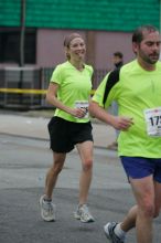 Janet Aardema running the Richmond SunTrust Marathon and McDonald's Half Marathon, on Saturday, November 14, 2009.

Filename: SRM_20091114_11483648.JPG
Aperture: f/4.0
Shutter Speed: 1/1000
Body: Canon EOS-1D Mark II
Lens: Canon EF 80-200mm f/2.8 L