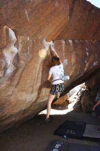 Bouldering in Hueco Tanks on 04/11/2016 with Blue Lizard Climbing and Yoga
Filename: SRM_20160411_1230210.jpg
Aperture: f/8.0
Shutter Speed: 1/250
Body: Canon EOS 20D
Lens: Canon EF 16-35mm f/2.8 L