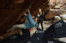 Bouldering in Hueco Tanks on 12/22/2018 with Blue Lizard Climbing and Yoga
Filename: SRM_20181222_1108490.jpg
Aperture: f/4.0
Shutter Speed: 1/250
Body: Canon EOS-1D Mark II
Lens: Canon EF 16-35mm f/2.8 L