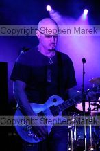 Fuel headlines at Sting Break 2004.
Filename: img_4799_std.jpg
Aperture: f/4.5
Shutter Speed: 1/200
Body: Canon EOS DIGITAL REBEL
Lens: Canon EF 80-200mm f/2.8 L