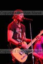 Fuel headlines at Sting Break 2004.
Filename: img_4797_std.jpg
Aperture: f/3.2
Shutter Speed: 1/200
Body: Canon EOS DIGITAL REBEL
Lens: Canon EF 80-200mm f/2.8 L