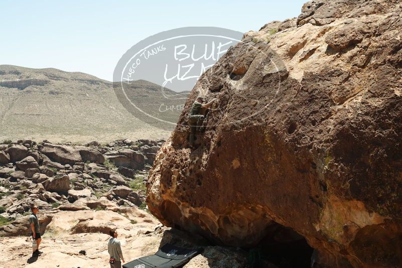Bouldering in Hueco Tanks on 06/15/2019 with Blue Lizard Climbing and Yoga

Filename: SRM_20190615_1212470.jpg
Aperture: f/5.6
Shutter Speed: 1/400
Body: Canon EOS-1D Mark II
Lens: Canon EF 50mm f/1.8 II