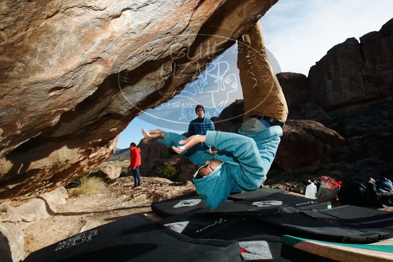 Bouldering in Hueco Tanks on 12/16/2019 with Blue Lizard Climbing and Yoga

Filename: SRM_20191216_1036400.jpg
Aperture: f/8.0
Shutter Speed: 1/250
Body: Canon EOS-1D Mark II
Lens: Canon EF 16-35mm f/2.8 L