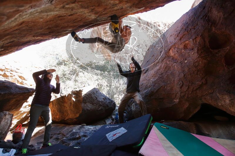Bouldering in Hueco Tanks on 12/16/2019 with Blue Lizard Climbing and Yoga

Filename: SRM_20191216_1253390.jpg
Aperture: f/4.0
Shutter Speed: 1/250
Body: Canon EOS-1D Mark II
Lens: Canon EF 16-35mm f/2.8 L