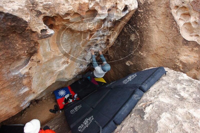 Bouldering in Hueco Tanks on 12/28/2019 with Blue Lizard Climbing and Yoga

Filename: SRM_20191228_1625340.jpg
Aperture: f/4.0
Shutter Speed: 1/250
Body: Canon EOS-1D Mark II
Lens: Canon EF 16-35mm f/2.8 L