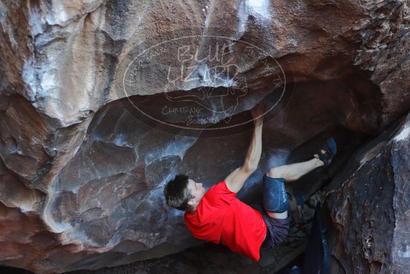 Bouldering in Hueco Tanks on 01/04/2020 with Blue Lizard Climbing and Yoga

Filename: SRM_20200104_1417420.jpg
Aperture: f/2.8
Shutter Speed: 1/250
Body: Canon EOS-1D Mark II
Lens: Canon EF 50mm f/1.8 II