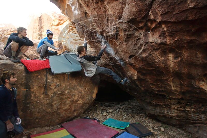 Bouldering in Hueco Tanks on 01/04/2020 with Blue Lizard Climbing and Yoga

Filename: SRM_20200104_1603530.jpg
Aperture: f/4.0
Shutter Speed: 1/250
Body: Canon EOS-1D Mark II
Lens: Canon EF 16-35mm f/2.8 L