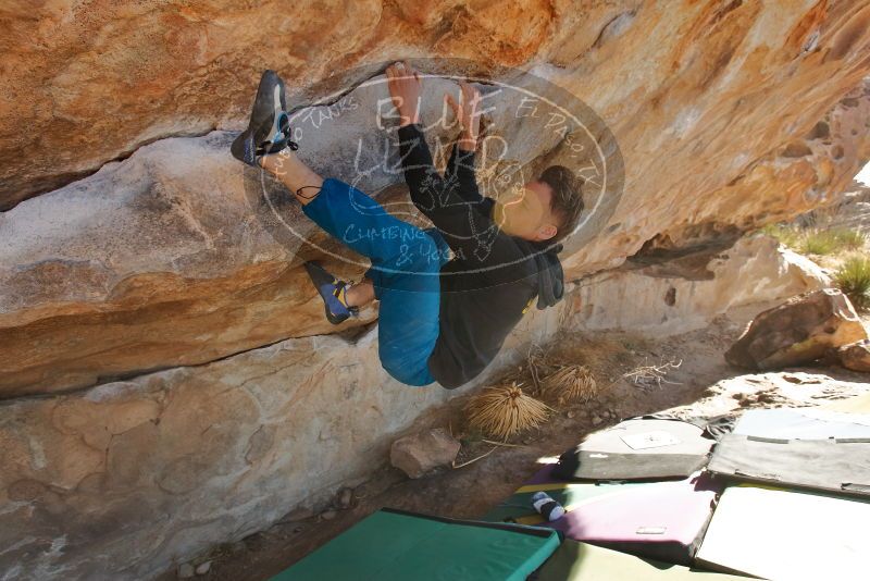 Bouldering in Hueco Tanks on 01/08/2020 with Blue Lizard Climbing and Yoga

Filename: SRM_20200108_1348140.jpg
Aperture: f/6.3
Shutter Speed: 1/400
Body: Canon EOS-1D Mark II
Lens: Canon EF 16-35mm f/2.8 L