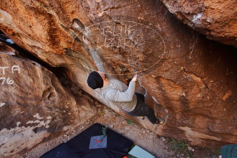 Bouldering in Hueco Tanks on 01/12/2020 with Blue Lizard Climbing and Yoga

Filename: SRM_20200112_1152030.jpg
Aperture: f/4.5
Shutter Speed: 1/250
Body: Canon EOS-1D Mark II
Lens: Canon EF 16-35mm f/2.8 L