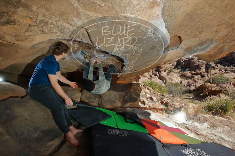 Bouldering in Hueco Tanks on 01/12/2020 with Blue Lizard Climbing and Yoga

Filename: SRM_20200112_1350190.jpg
Aperture: f/8.0
Shutter Speed: 1/250
Body: Canon EOS-1D Mark II
Lens: Canon EF 16-35mm f/2.8 L