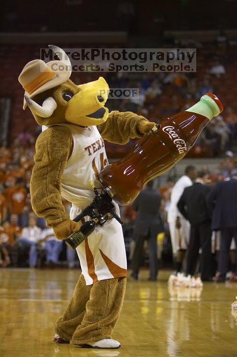 The longhorns defeated the Texas Southern University (TSU) Tigers 90-50 Tuesday night.

Filename: SRM_20061128_1924509.jpg
Aperture: f/2.8
Shutter Speed: 1/640
Body: Canon EOS-1D Mark II
Lens: Canon EF 80-200mm f/2.8 L