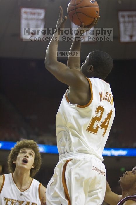 Guard Justin Mason, #24.  The longhorns defeated the Texas Southern University (TSU) Tigers 90-50 Saturday night.

Filename: SRM_20061128_1928342.jpg
Aperture: f/2.8
Shutter Speed: 1/640
Body: Canon EOS-1D Mark II
Lens: Canon EF 80-200mm f/2.8 L