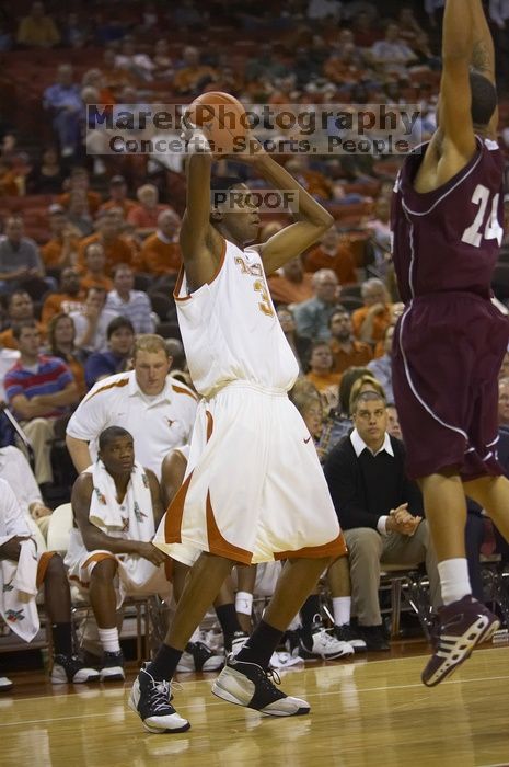 The longhorns defeated the Texas Southern University (TSU) Tigers 90-50 Tuesday night.

Filename: SRM_20061128_2020449.jpg
Aperture: f/2.8
Shutter Speed: 1/640
Body: Canon EOS-1D Mark II
Lens: Canon EF 80-200mm f/2.8 L