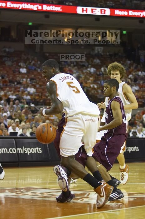 Forward Damion James, #5.  The longhorns defeated the Texas Southern University (TSU) Tigers 90-50 Tuesday night.

Filename: SRM_20061128_2023047.jpg
Aperture: f/2.8
Shutter Speed: 1/640
Body: Canon EOS-1D Mark II
Lens: Canon EF 80-200mm f/2.8 L