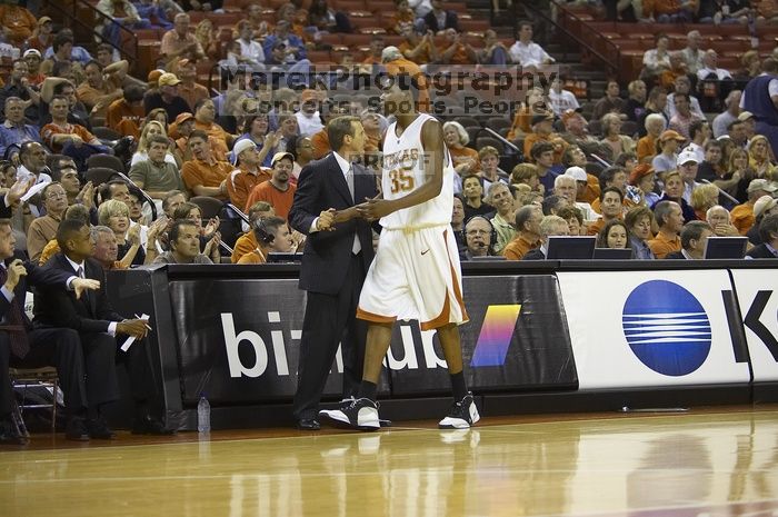 Guard/forward Kevin Durant, #35.  The longhorns defeated the Texas Southern University (TSU) Tigers 90-50 Tuesday night.

Filename: SRM_20061128_2038083.jpg
Aperture: f/2.8
Shutter Speed: 1/640
Body: Canon EOS-1D Mark II
Lens: Canon EF 80-200mm f/2.8 L
