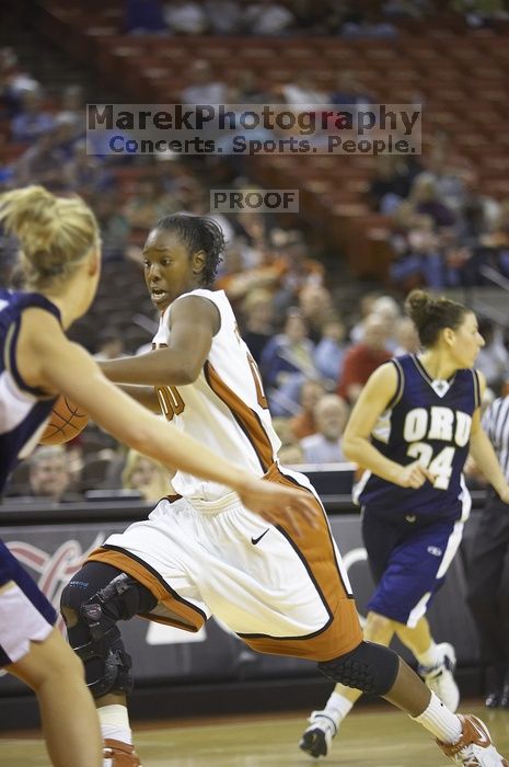 Earnesia Williams, #00.  The lady longhorns defeated the Oral Roberts University's (ORU) Golden Eagles 79-40 Saturday night.

Filename: SRM_20061125_1309201.jpg
Aperture: f/2.8
Shutter Speed: 1/400
Body: Canon EOS-1D Mark II
Lens: Canon EF 80-200mm f/2.8 L