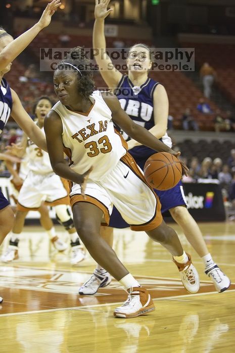 Forward Tiffany Jackson, #33.  The lady longhorns defeated the Oral Roberts University's (ORU) Golden Eagles 79-40 Saturday night.

Filename: SRM_20061125_1311148.jpg
Aperture: f/2.8
Shutter Speed: 1/400
Body: Canon EOS-1D Mark II
Lens: Canon EF 80-200mm f/2.8 L