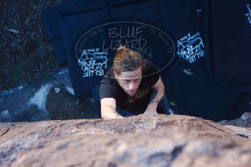 Bouldering in Hueco Tanks on 02/08/2020 with Blue Lizard Climbing and Yoga

Filename: SRM_20200208_1244031.jpg
Aperture: f/3.2
Shutter Speed: 1/250
Body: Canon EOS-1D Mark II
Lens: Canon EF 50mm f/1.8 II