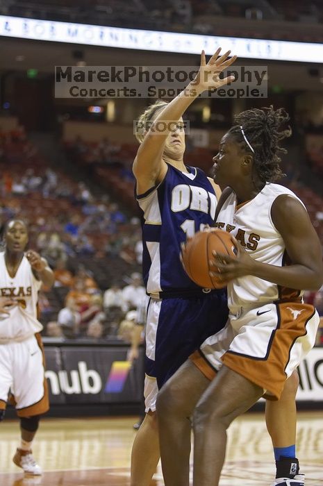 Forward Tiffany Jackson, #33.  The lady longhorns defeated the Oral Roberts University's (ORU) Golden Eagles 79-40 Saturday night.

Filename: SRM_20061125_1311221.jpg
Aperture: f/2.8
Shutter Speed: 1/400
Body: Canon EOS-1D Mark II
Lens: Canon EF 80-200mm f/2.8 L
