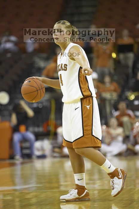Guard Erika Arriaran, #4.  The lady longhorns defeated the Oral Roberts University's (ORU) Golden Eagles 79-40 Saturday night.

Filename: SRM_20061125_1316002.jpg
Aperture: f/2.8
Shutter Speed: 1/400
Body: Canon EOS-1D Mark II
Lens: Canon EF 80-200mm f/2.8 L