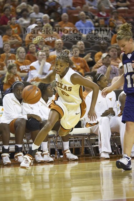 Guard Brittainey Raven, #10.  The lady longhorns defeated the Oral Roberts University's (ORU) Golden Eagles 79-40 Saturday night.

Filename: SRM_20061125_1337104.jpg
Aperture: f/2.8
Shutter Speed: 1/400
Body: Canon EOS-1D Mark II
Lens: Canon EF 80-200mm f/2.8 L