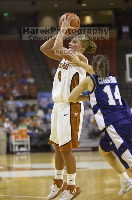 Guard Erika Arriaran, #4.  The lady longhorns defeated the Oral Roberts University's (ORU) Golden Eagles 79-40 Saturday night.

Filename: SRM_20061125_1338300.jpg
Aperture: f/2.8
Shutter Speed: 1/400
Body: Canon EOS-1D Mark II
Lens: Canon EF 80-200mm f/2.8 L