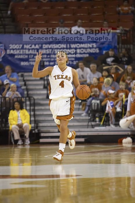 Guard Erika Arriaran, #4.  The lady longhorns defeated the Oral Roberts University's (ORU) Golden Eagles 79-40 Saturday night.

Filename: SRM_20061125_1343347.jpg
Aperture: f/2.8
Shutter Speed: 1/400
Body: Canon EOS-1D Mark II
Lens: Canon EF 80-200mm f/2.8 L