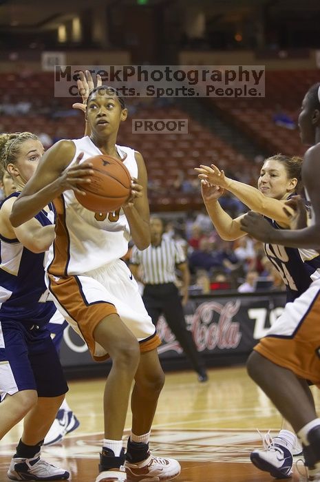 Forward Ashley Lindsey, #35.  The lady longhorns defeated the Oral Roberts University's (ORU) Golden Eagles 79-40 Saturday night.

Filename: SRM_20061125_1357123.jpg
Aperture: f/2.8
Shutter Speed: 1/400
Body: Canon EOS-1D Mark II
Lens: Canon EF 80-200mm f/2.8 L