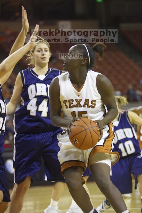 Guard and forward Gabriell Mattox, #15. The lady longhorns defeated the Oral Roberts University's (ORU) Golden Eagles 79-40 Saturday night.
Filename: SRM_20061125_1403300.jpg
Aperture: f/2.8
Shutter Speed: 1/400
Body: Canon EOS-1D Mark II
Lens: Canon EF 80-200mm f/2.8 L