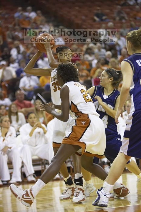 Guard and forward Gabriell Mattox, #15.  The lady longhorns defeated the Oral Roberts University's (ORU) Golden Eagles 79-40 Saturday night.

Filename: SRM_20061125_1403406.jpg
Aperture: f/2.8
Shutter Speed: 1/400
Body: Canon EOS-1D Mark II
Lens: Canon EF 80-200mm f/2.8 L