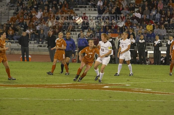 Carrie Schmit, #3.  The lady longhorns beat Texas A&M 1-0 in soccer Friday night.

Filename: SRM_20061027_2014529.jpg
Aperture: f/4.0
Shutter Speed: 1/800
Body: Canon EOS 20D
Lens: Canon EF 80-200mm f/2.8 L