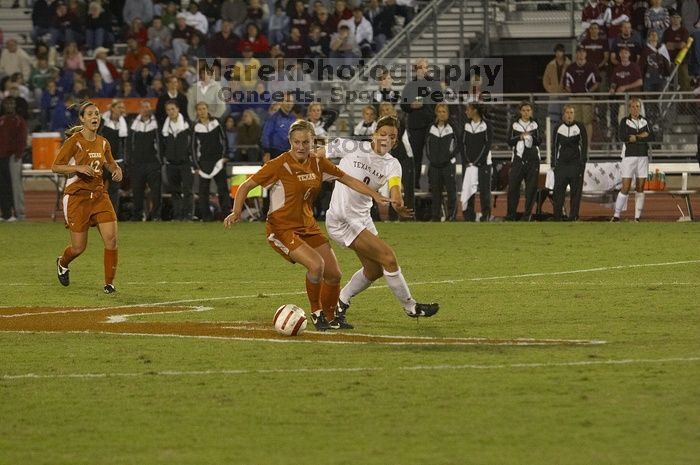 Greta Carter, #6.  The lady longhorns beat Texas A&M 1-0 in soccer Friday night.

Filename: SRM_20061027_2031204.jpg
Aperture: f/4.0
Shutter Speed: 1/800
Body: Canon EOS 20D
Lens: Canon EF 80-200mm f/2.8 L