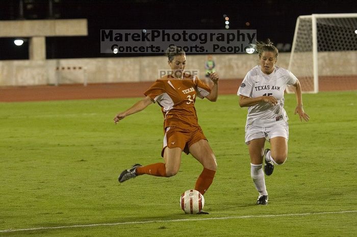 Amy Burlingham, #31.  The lady longhorns beat Texas A&M 1-0 in soccer Friday night.

Filename: SRM_20061027_2034526.jpg
Aperture: f/4.0
Shutter Speed: 1/800
Body: Canon EOS 20D
Lens: Canon EF 80-200mm f/2.8 L