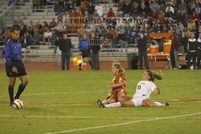 Carrie Schmit, #3.  The lady longhorns beat Texas A&M 1-0 in soccer Friday night.

Filename: SRM_20061027_2055342.jpg
Aperture: f/3.5
Shutter Speed: 1/800
Body: Canon EOS 20D
Lens: Canon EF 80-200mm f/2.8 L