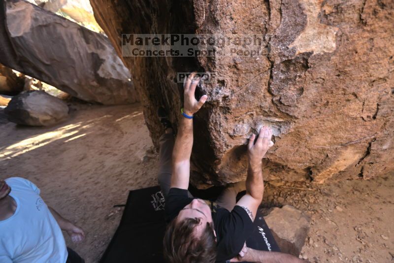 

Filename: SRM_20211107_2114050.jpg
Aperture: f/4.0
Shutter Speed: 1/500
Body: Canon EOS R6
Lens: Canon EF 16-35mm f/2.8 L