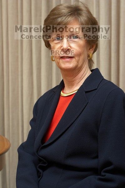 Portraits of UT Vice President of Employee and Campus Services Patricia L Clubb.

Filename: SRM_20070301_1404363.jpg
Aperture: f/4.5
Shutter Speed: 1/250
Body: Canon EOS 20D
Lens: Canon EF 50mm f/1.8 II