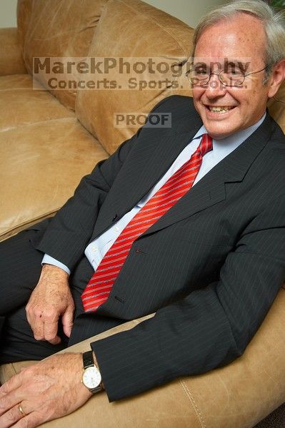 Portraits of UT Vice President of Research Dr Juan Sanchez.

Filename: SRM_20070227_1300402.jpg
Aperture: f/4.5
Shutter Speed: 1/250
Body: Canon EOS-1D Mark II
Lens: Sigma 15-30mm f/3.5-4.5 EX Aspherical DG DF