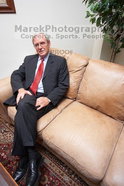 Portraits of UT Vice President of Research Dr Juan Sanchez.

Filename: SRM_20070227_1302567.jpg
Aperture: f/4.5
Shutter Speed: 1/250
Body: Canon EOS-1D Mark II
Lens: Sigma 15-30mm f/3.5-4.5 EX Aspherical DG DF