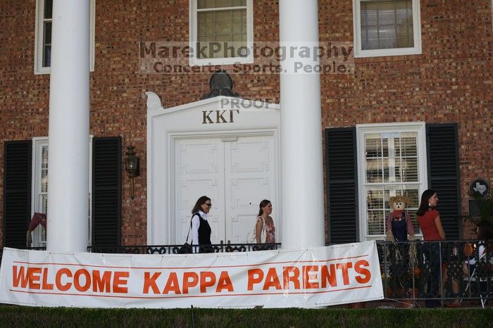 Kappa Kappa Gamma (KKG) hosted a parents' weekend barbecue before the UT vs Nebraska football game on Saturday, October 27, 2007 at their sorority house.

Filename: SRM_20071027_1128523.jpg
Aperture: f/8.0
Shutter Speed: 1/125
Body: Canon EOS-1D Mark II
Lens: Canon EF 50mm f/1.8 II