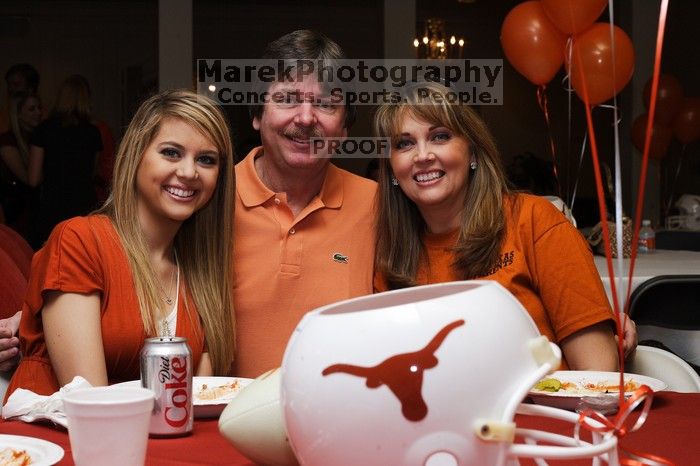 Tahnae Tarkenton eats lunch with her parents.  Kappa Kappa Gamma (KKG) hosted a parents' weekend barbecue before the UT vs Nebraska football game on Saturday, October 27, 2007 at their sorority house.

Filename: SRM_20071027_1132547.jpg
Aperture: f/8.0
Shutter Speed: 1/125
Body: Canon EOS-1D Mark II
Lens: Canon EF 50mm f/1.8 II