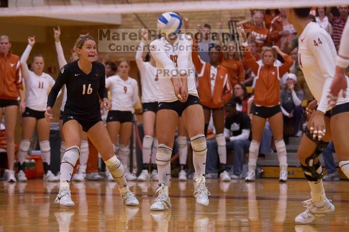 The Longhorns defeated the Huskers 3-0 on Wednesday night, October 24, 2007 at Gregory Gym.

Filename: SRM_20071024_1908207.jpg
Aperture: f/4.0
Shutter Speed: 1/400
Body: Canon EOS-1D Mark II
Lens: Canon EF 80-200mm f/2.8 L