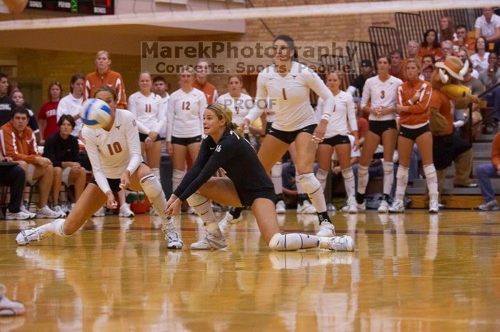 UT senior Alyson Jennings (#16, L) waits for the ball as UT sophomore Ashley Engle (#10, S/RS) and UT freshman Juliann Faucette (#1, OH) watch.  The Longhorns defeated the Huskers 3-0 on Wednesday night, October 24, 2007 at Gregory Gym.

Filename: SRM_20071024_1910523.jpg
Aperture: f/4.0
Shutter Speed: 1/400
Body: Canon EOS-1D Mark II
Lens: Canon EF 80-200mm f/2.8 L