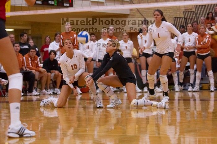 The Longhorns defeated the Huskers 3-0 on Wednesday night, October 24, 2007 at Gregory Gym.

Filename: SRM_20071024_1910544.jpg
Aperture: f/4.0
Shutter Speed: 1/400
Body: Canon EOS-1D Mark II
Lens: Canon EF 80-200mm f/2.8 L