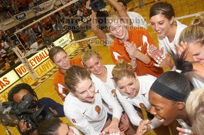 The Longhorns defeated the Huskers 3-0 on Wednesday night, October 24, 2007 at Gregory Gym.

Filename: SRM_20071024_2016583.jpg
Aperture: f/5.6
Shutter Speed: 1/100
Body: Canon EOS 20D
Lens: Canon EF-S 18-55mm f/3.5-5.6
