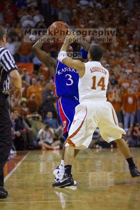 UT sophomore D.J. Augustin (#14, G) guards KU senior Russell Robinson (#3, Guard).  The University of Texas (UT) Longhorns defeated the University of Kansas Jayhawks 72-69 in Austin, Texas on Monday, February 11, 2008.

Filename: SRM_20080211_2011247.jpg
Aperture: f/2.8
Shutter Speed: 1/640
Body: Canon EOS-1D Mark II
Lens: Canon EF 80-200mm f/2.8 L