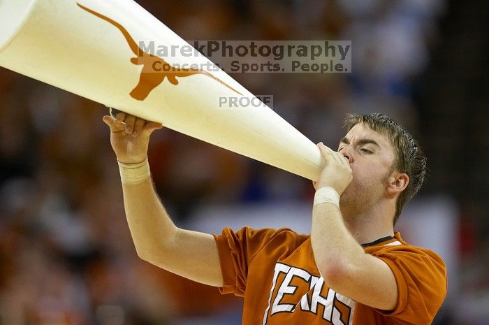 The University of Texas (UT) Longhorns defeated the University of Kansas Jayhawks 72-69 in Austin, Texas on Monday, February 11, 2008.

Filename: SRM_20080211_2132040.jpg
Aperture: f/2.8
Shutter Speed: 1/640
Body: Canon EOS 20D
Lens: Canon EF 300mm f/2.8 L IS