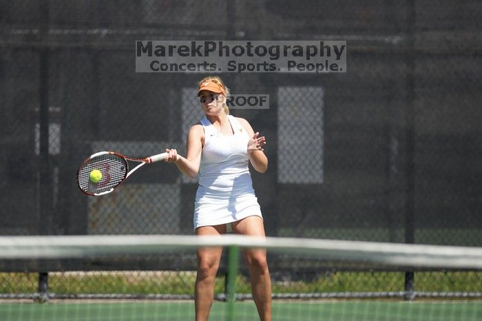 First singles UT sophomore Vanja Corovic defeated CSUS freshman Melissa Valenzuela 6-2, 6-0.  The University of Texas defeated Sacramento State on Saturday, March 22, 2008.

Filename: SRM_20080322_1232003.jpg
Aperture: f/2.8
Shutter Speed: 1/4000
Body: Canon EOS-1D Mark II
Lens: Canon EF 300mm f/2.8 L IS