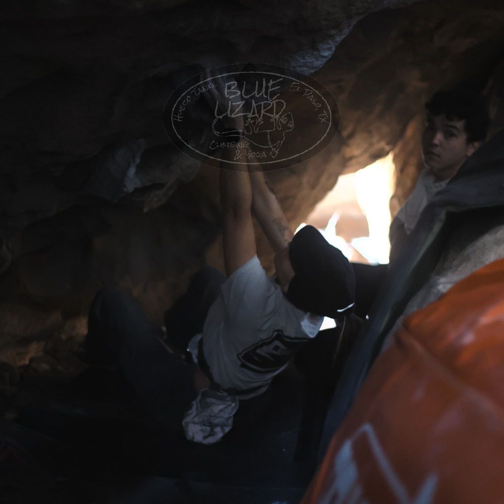 

Filename: SRM_20251126_1237250.jpg
Aperture: f/2.0
Shutter Speed: 1/320
Body: Canon EOS R6
Lens: Canon EF 50mm f/1.8 II