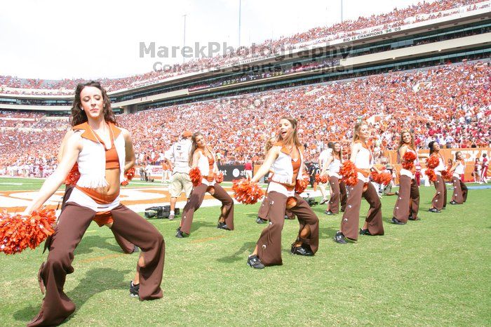 The University of Texas football team defeated the Arkansas Razorbacks with a score of 52-10 in Austin, TX on Saturday, September 27, 2008.

Filename: SRM_20080927_14530476.jpg
Aperture: f/8.0
Shutter Speed: 1/250
Body: Canon EOS DIGITAL REBEL
Lens: Canon EF 16-35mm f/2.8 L